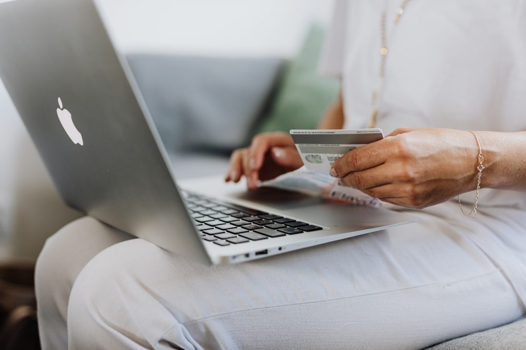 pourquoi choisir une banque en ligne