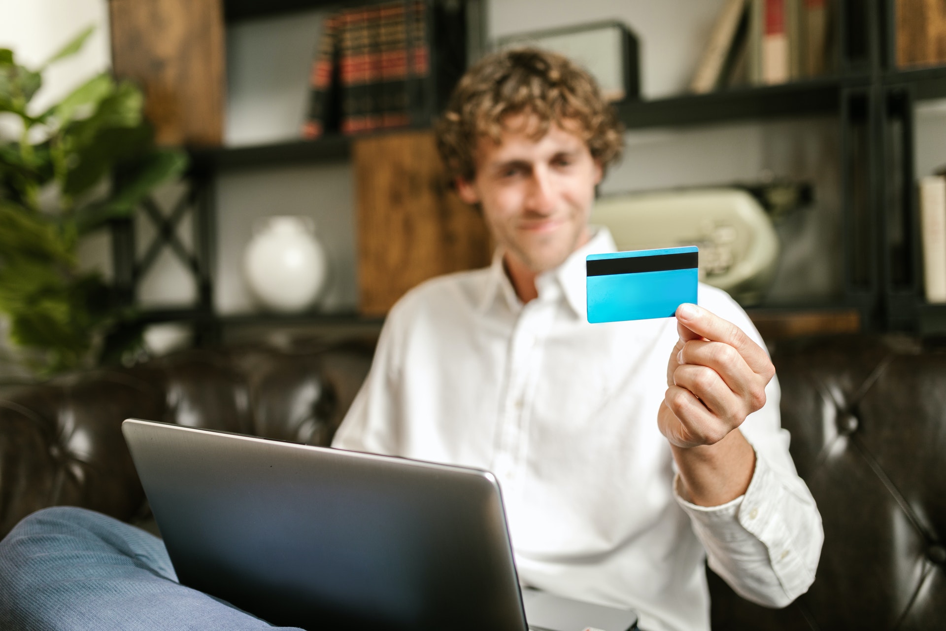 Banque en ligne : 5 avantages par rapport au banque traditionnelle