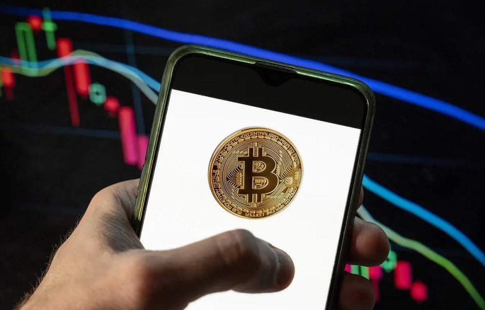 Avec ses mains de fer, l'AMF mène la vie dure aux influenceurs crypto