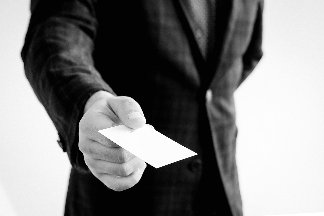 Comment concevoir une carte de visite efficace avec un service d'impression en ligne ?