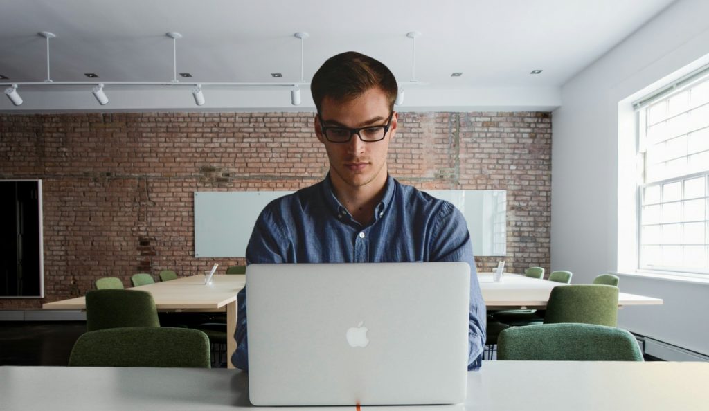 Travailler sur un ordinateur