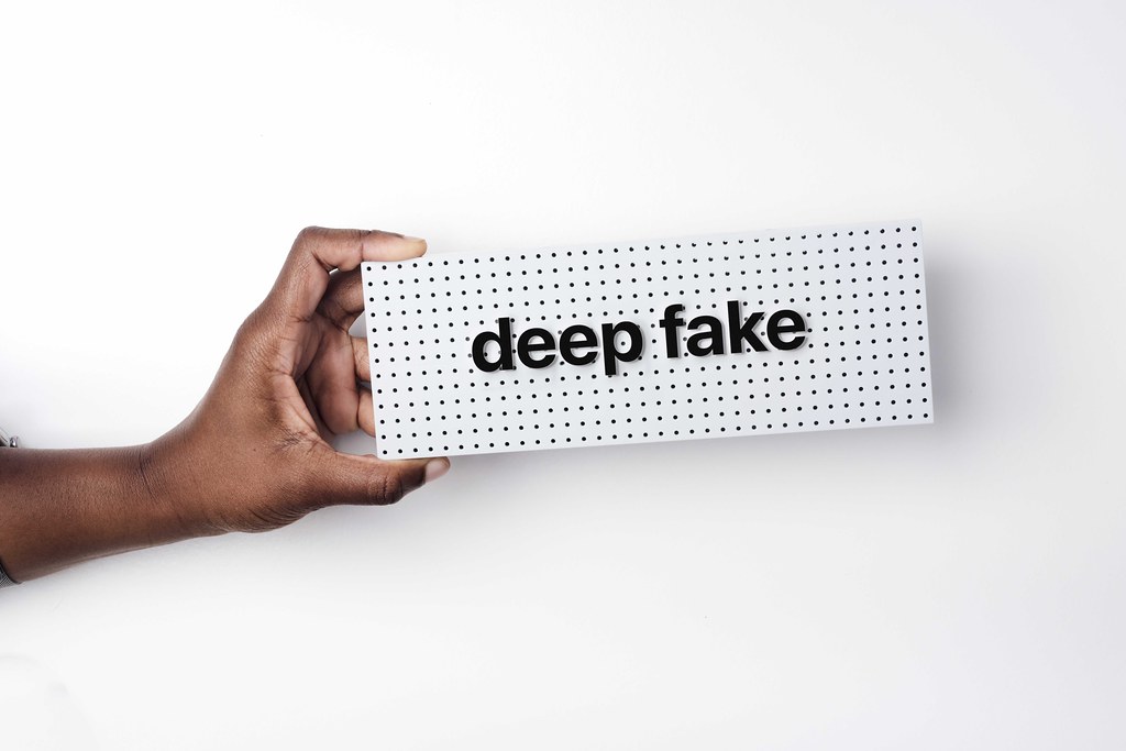 Comment les entreprises peuvent-elles se prémunir contre les risques liés aux deepfakes ?