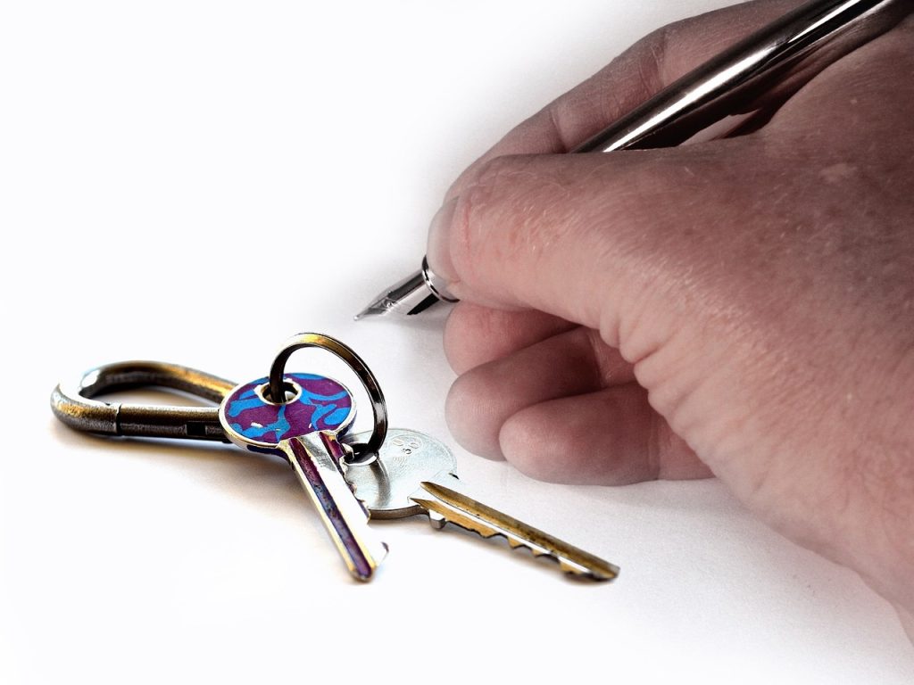 Locataire en signature de contrat
