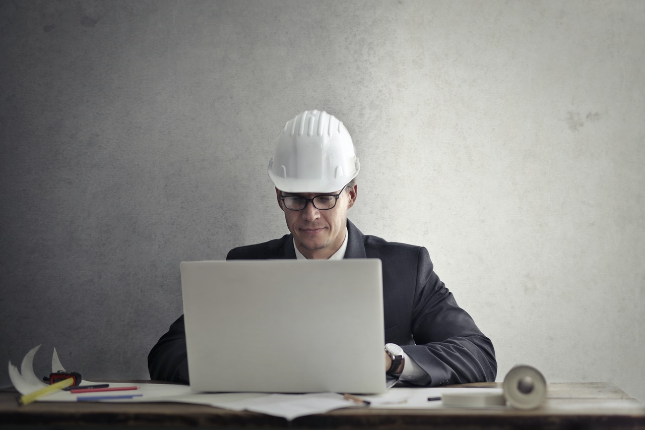 Comptes bancaires professionnels : 4 raisons de passer par une banque en ligne