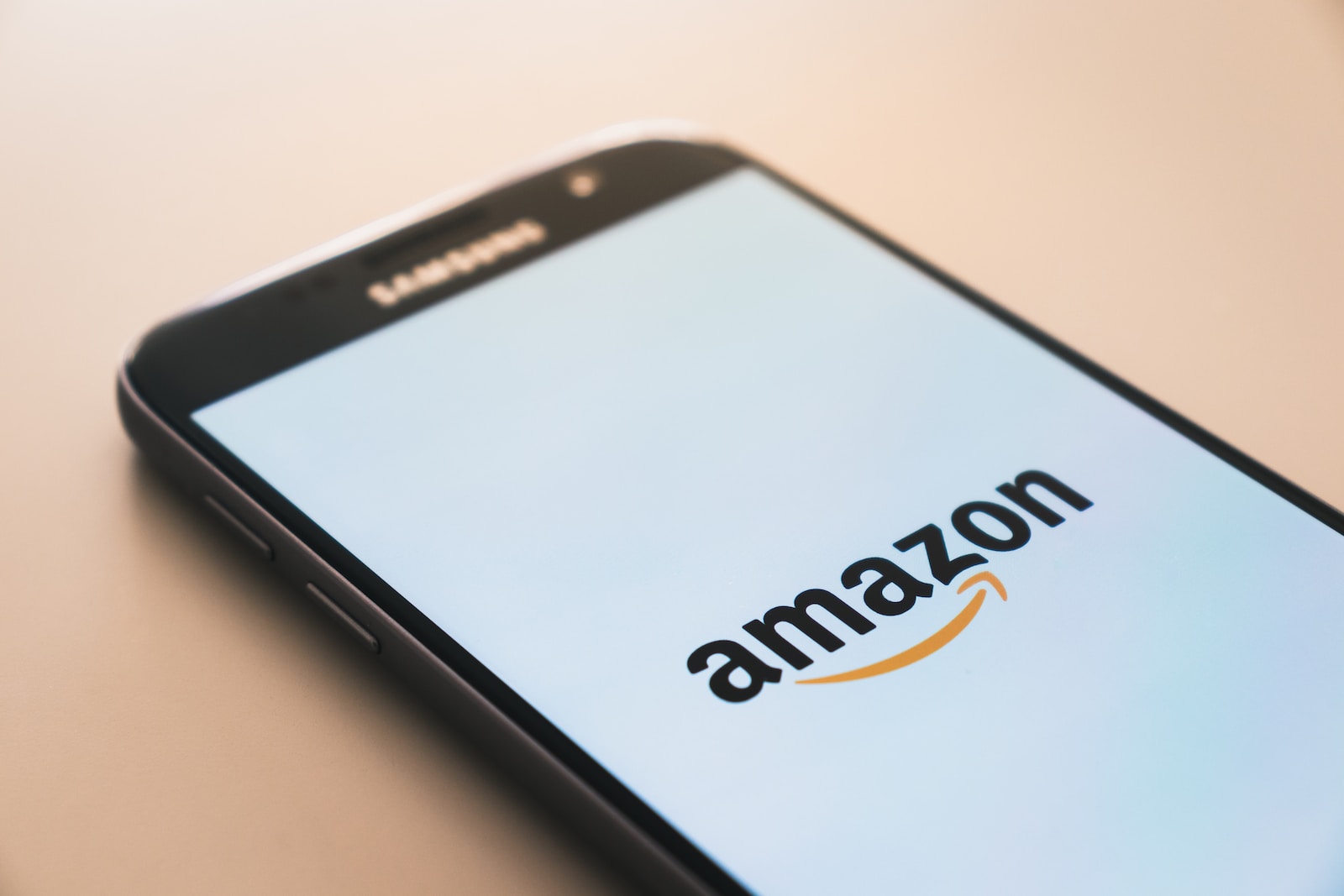 Découvrez comment travailler en ligne pour Amazon et booster votre carrière