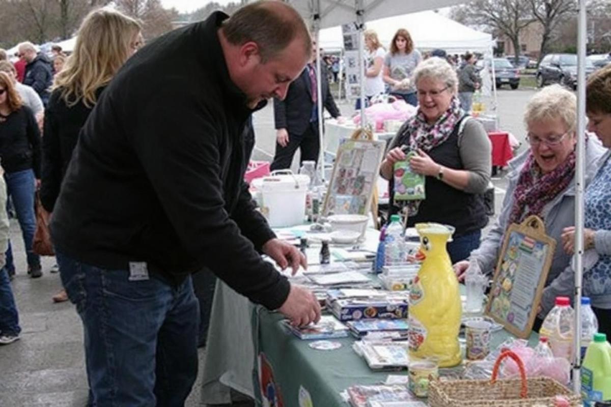 Peut-on vendre des articles neufs sur un stand de brocante ? Guide complet des règles et conseils