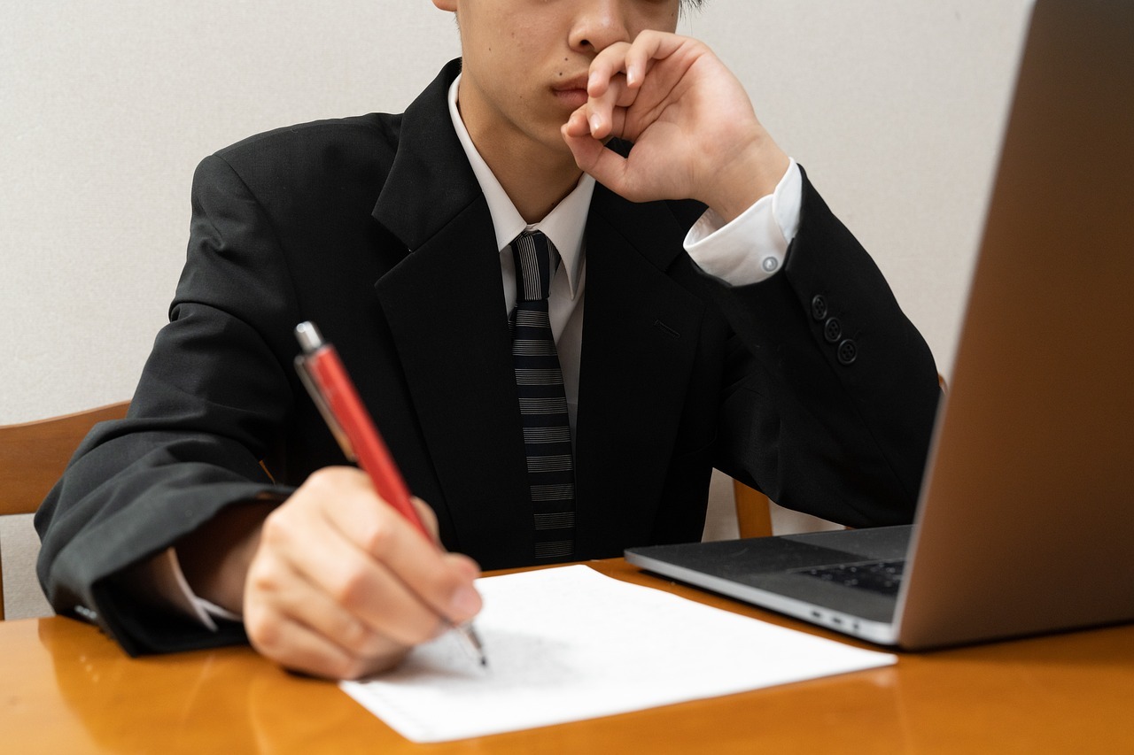 Quels sont les avantages de suivre une formation digitale en alternance ?