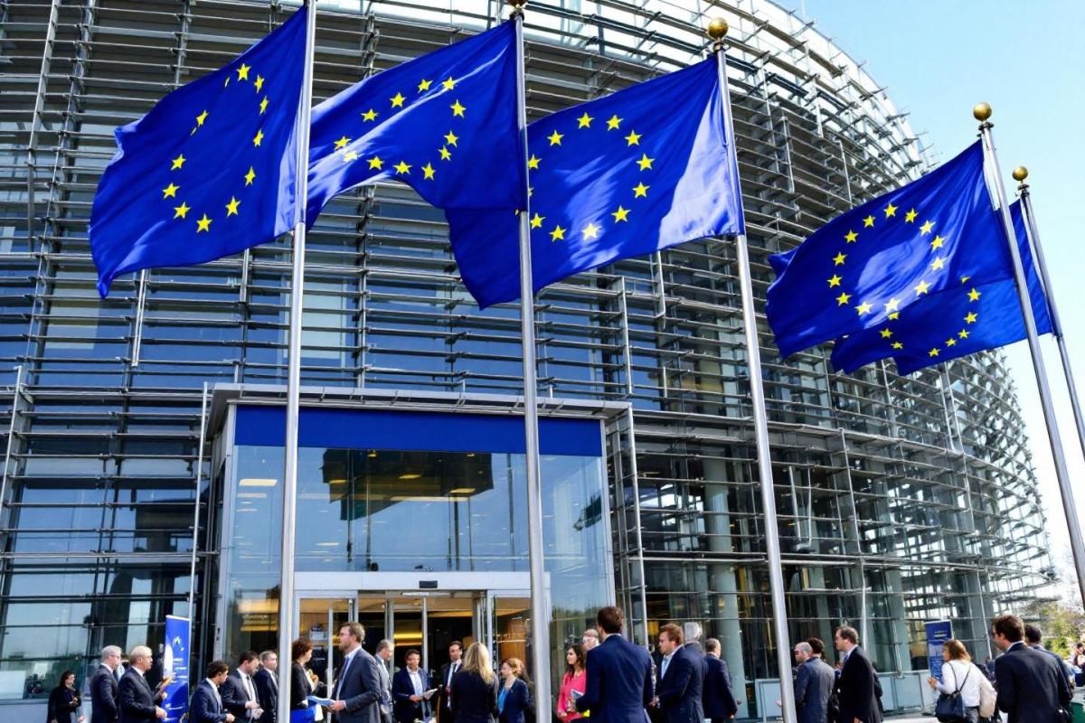 Qu'est-ce que le Parlement européen : rôle, fonctionnement et pouvoirs expliqués
