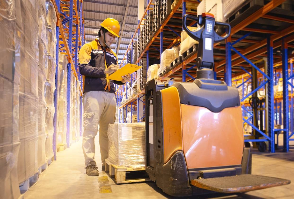 sécurité en entrep&ocirc;t marchandises personnel